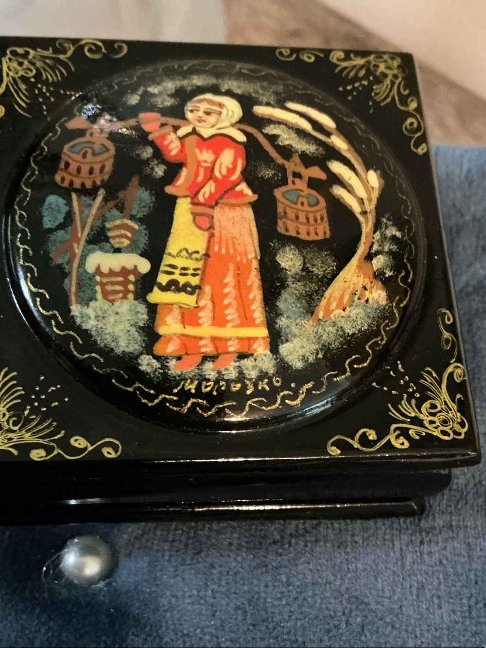 Hand-Painted Russian Black Lacquer Trinket Box with Folk Art Scene 2.5x2.5x1 EUC - Picture 2 of 4